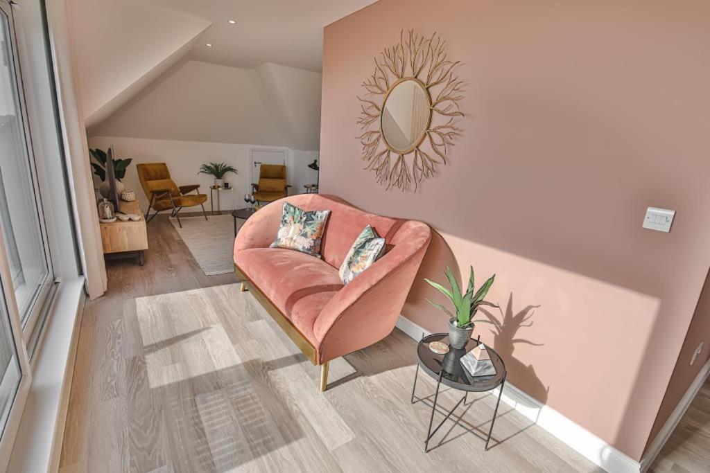 Bournecoast - Stylish Flat With Balcony - Sea Views - 10 Min Walk To Beach - Parking - Wifi - Fm8407 Bournemouth Exterior foto