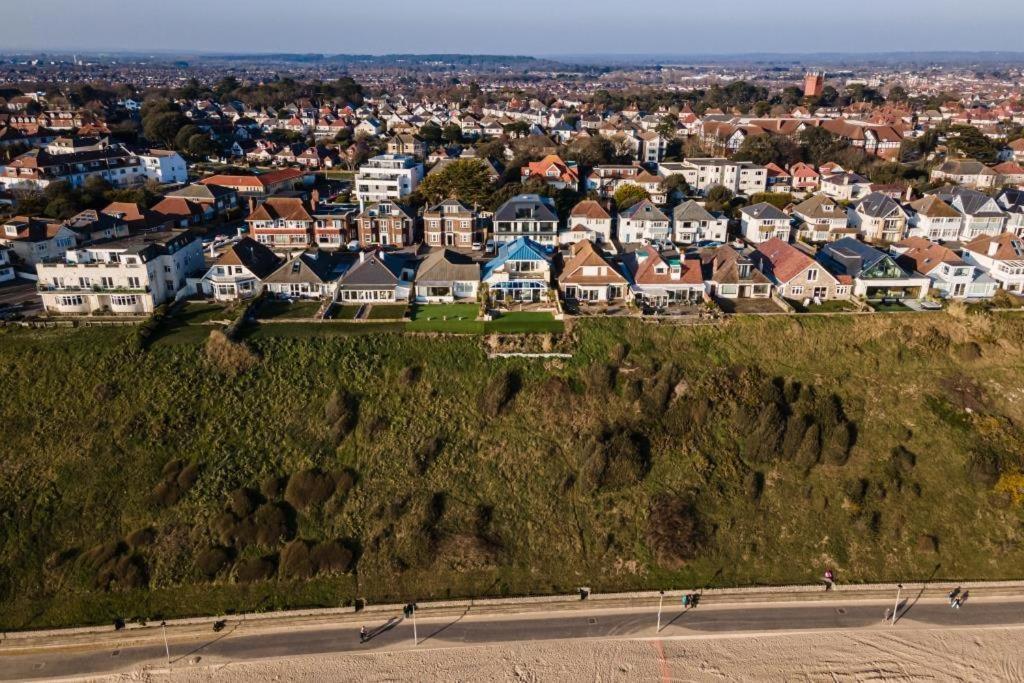 Bournecoast - Stylish Flat With Balcony - Sea Views - 10 Min Walk To Beach - Parking - Wifi - Fm8407 Bournemouth Exterior foto